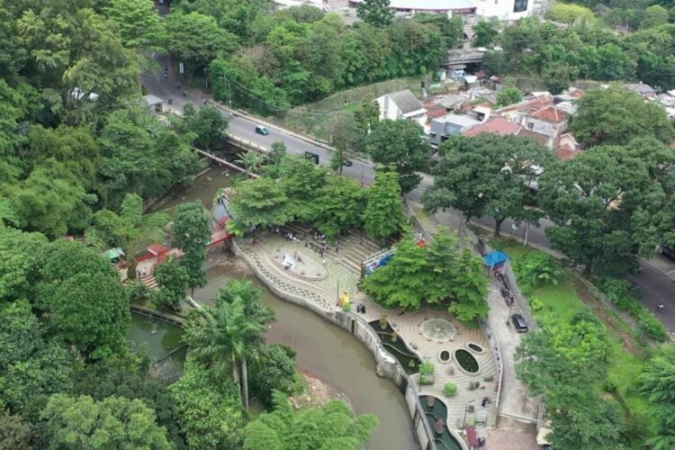 Membayangkan Teras Cikapundung Bandung kalau Dirawat Lebih Serius oleh Pemkot Mojok.co