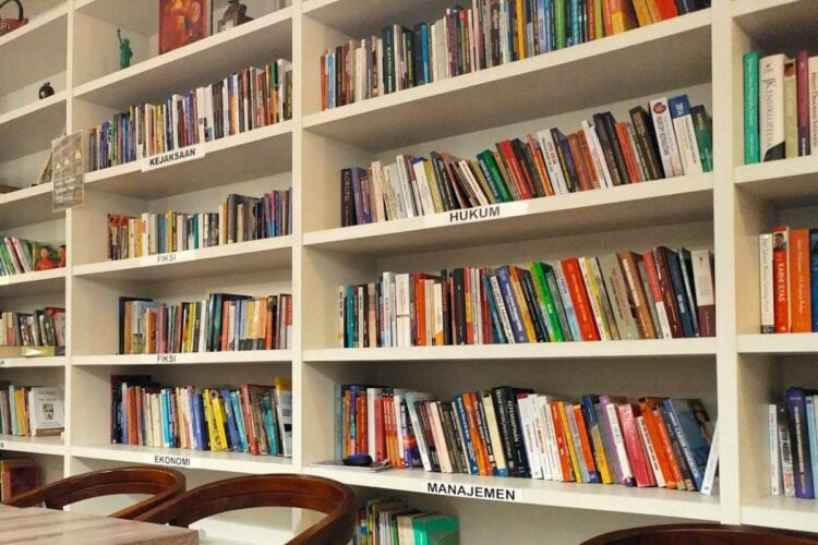 Alasan Saya Kecewa dengan Perpustakaan UI, Jam Operasional Nggak Jelas hingga Koleksi Ilang-ilangan Mojok.co