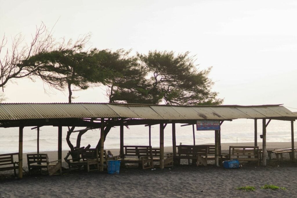 Pantai Parangtritis, Primadona Wisata Jogja yang Mengancam Nyawa Mojok.co