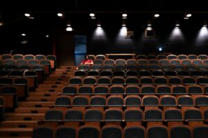 Nonton Bioskop Sendirian Itu Sama Sekali Nggak Ngenes, Malah Banyak Untungnya
