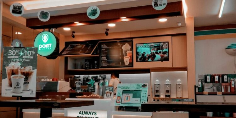Kopi FamilyMart, Lawson, dan Bean Spot Alfamart Sama Aja, Sama-sama Nggak Enak. Kopi Minimarket yang Enak Cuma Indomaret Point Coffee