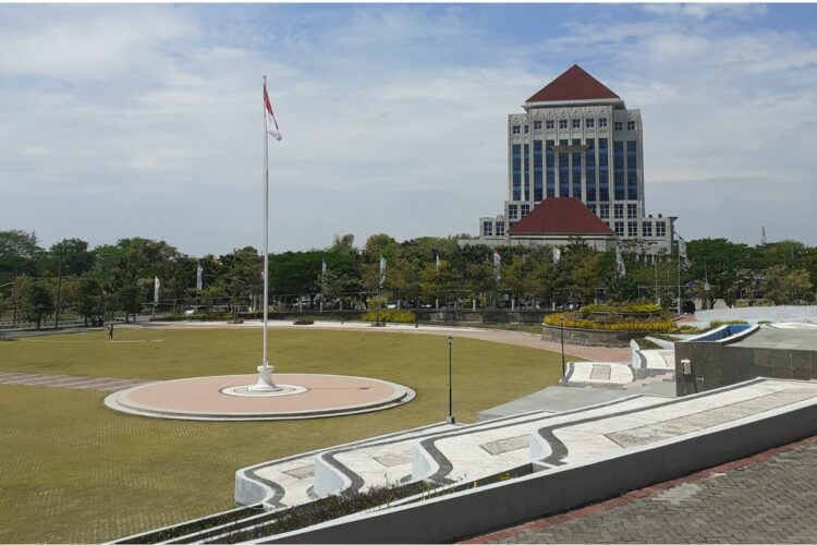 4 Mahasiswa yang Sebaiknya Nggak Kuliah di Universitas Negeri Surabaya (Unesa)