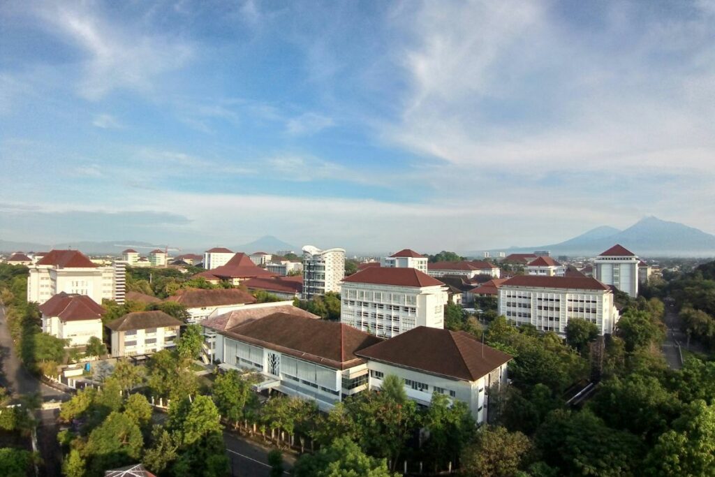 5 Tipe Mahasiswa yang Cocok Banget Kuliah di UGM, Mulai dari yang Siap Tertekan sampai yang Fobia Ngerjain Tugas di Kamar