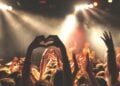Bagi-bagi Freebies di Konser K-Pop Bikin Trauma dan Nama Baik Fandom Tercemar Gara-gara Oknum K-Popers Tak Tahu Diri