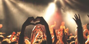 Bagi-bagi Freebies di Konser K-Pop Bikin Trauma dan Nama Baik Fandom Tercemar Gara-gara Oknum K-Popers Tak Tahu Diri