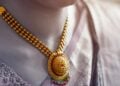 4 Alasan Perempuan Madura Suka Pakai Banyak Perhiasan Emas, Salah Satunya karena Belum Mengerti Cara Menabung di Bank karena Akses Sulit
