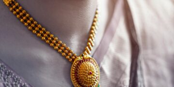 4 Alasan Perempuan Madura Suka Pakai Banyak Perhiasan Emas, Salah Satunya karena Belum Mengerti Cara Menabung di Bank karena Akses Sulit