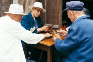 Cerita Dosen yang Hobi Main Domino di Ruangan Fakultas Sebagai Motivasi Mengajar dan demi Melupakan Kecilnya Gaji