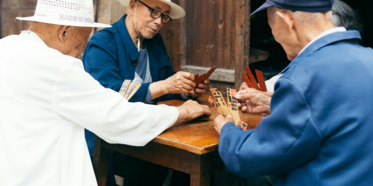 Ilustrasi Cerita Dosen Hobi Main Domino demi Melupakan Kecilnya Gaji (Unsplash)