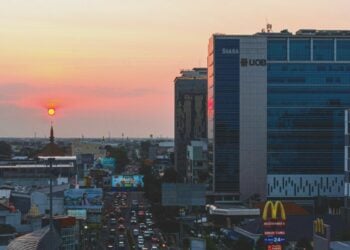 Semarang Naikin Jalanan Sampai Langit buat Atasi Banjir (Unsplash)