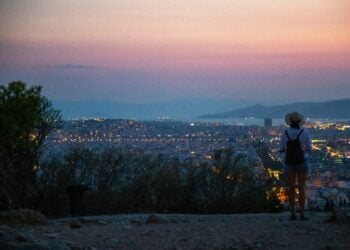 Bukit Bintang Adalah Warpat Puncak tapi Punya Orang Jogja (Unsplash) bukit bintang jogja