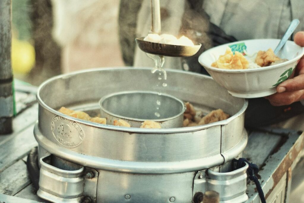 Di Jogja Sulit Mencari Bakso Enak yang Bisa Memuaskan Lidah Orang Malang Mojok.co