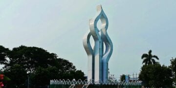 Taman Monumen Arek Lancor Pamekasan, Bukti Orang Madura Gagal Paham Konsep Buang Sampah pada Tempatnya Mojok.co