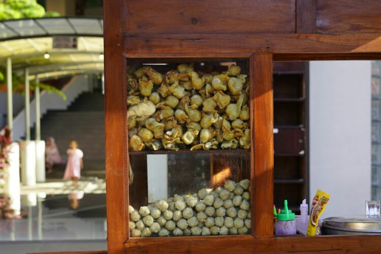 Bakso Cak Mali, Kasta Tertinggi Kuliner di Pasar Labang Madura Mojok.co