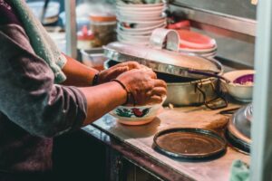 Sarapan Mie Ayam Adalah Kebiasaan Orang Jakarta yang Paling Aneh