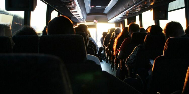 Saya Kapok Naik Bus Ekonomi Madura-Surabaya, Armada Bobrok dan Pelayanan Bintang Satu Mojok.co