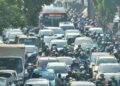 Saking Ruwetnya, Kemacetan Simpang Pasar Parung Bogor Nggak akan Terurai sampai Kiamat Mojok.co