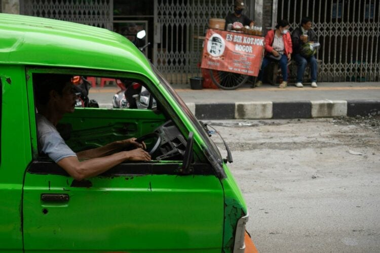 Mobil Colt Mini Jurusan Bogor Sukabumi, Raja Jalanan yang Bikin Penumpang Waswas