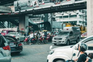 Pertigaan Jati Kencana Jogja yang Padat dan Semrawut, Semakin Bikin Emosi Bahkan Stres Pengendara Sepeda Motor.