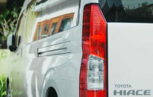 Toyota Hiace 2017: Mobil Toyota yang Gagah dan Mampu Memberikan Rasa Nyaman seperti Sedang Membawa LCGC
