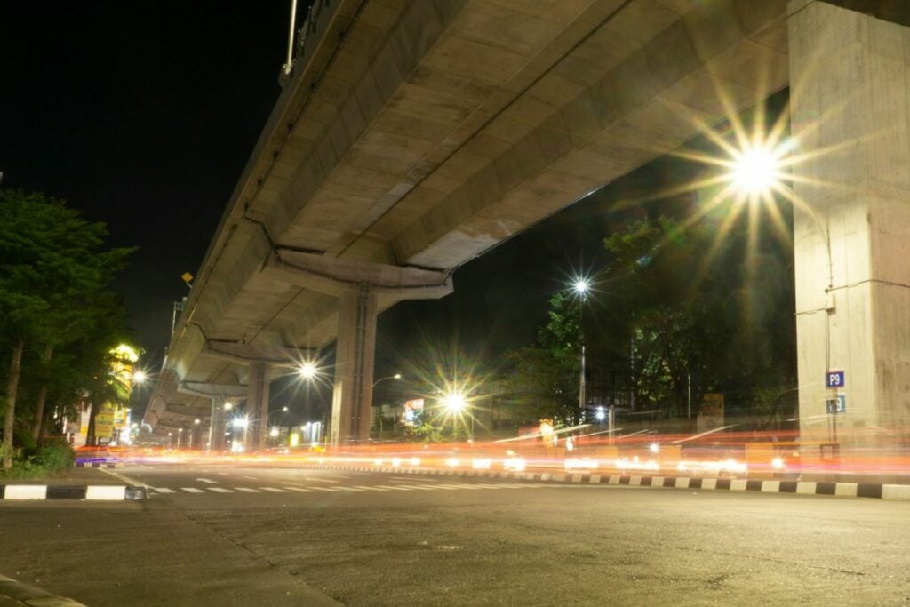 Flyover Kiaracondong, Jembatan Layang Paling Jahanam di Kota Bandung. Hati-hati kalau Lewat Sini! Mojok.co