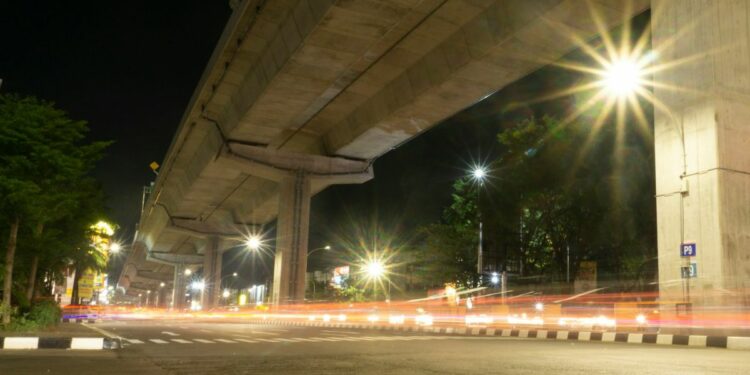 Flyover Kiaracondong, Jembatan Layang Paling Jahanam di Kota Bandung. Hati-hati kalau Lewat Sini! Mojok.co
