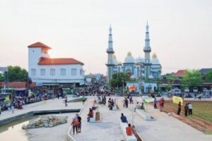 Kenyamanan Alun-Alun Kaliwungu Kendal Rusak (Lagi) karena Ulah Pengamen dan Parkir Liar