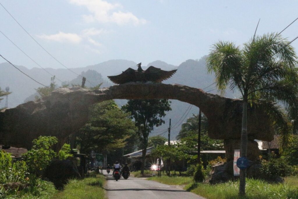 Pengalaman Saya Tinggal di Karangmoncol Purbalingga, Kecamatan yang Sering Diremehkan, padahal Punya Hutan Amazon yang Indah Mojok.co