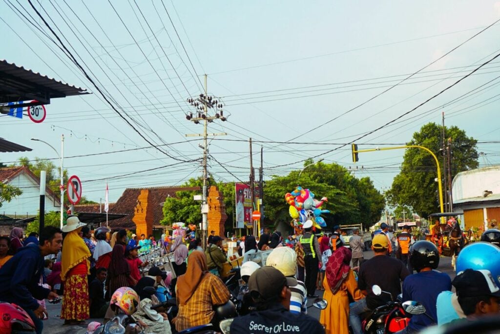 4 Persimpangan di Kediri yang Terlihat Baik-baik Aja, tapi Aslinya Mengancam Nyawa Mojok.co