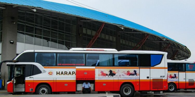 Bus Harapan Jaya Sering Memberi Harapan Palsu ke Penumpang. Bikin Kesal, tapi Saya Tetap Langganan Mojok.co