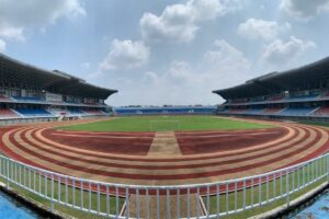 Kulineran di Sekitar Stadion Mandala Krida Jogja Harus Tahan Napas karena Bau Sampah