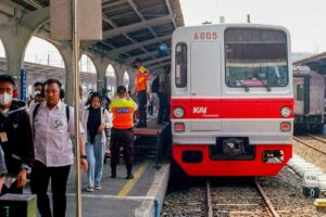 Pelayanan Petugas KRL Bisa Diadu dengan Satpam BCA, saking Memuaskannya