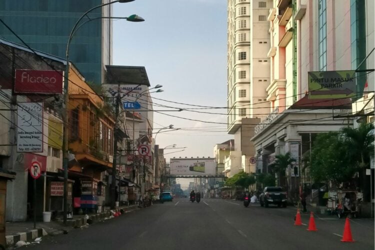 Jangankan Pendatang, Suhu Dingin Bandung Bikin Kewalahan Warga Daerahnya Sendiri Mojok.co