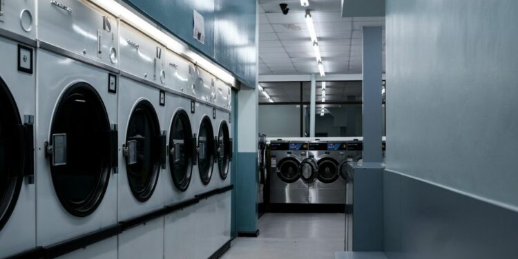 7 Kelicikan yang Dilakukan Oknum Laundry Nakal, Pelanggan Harus Waspada Mojok.co