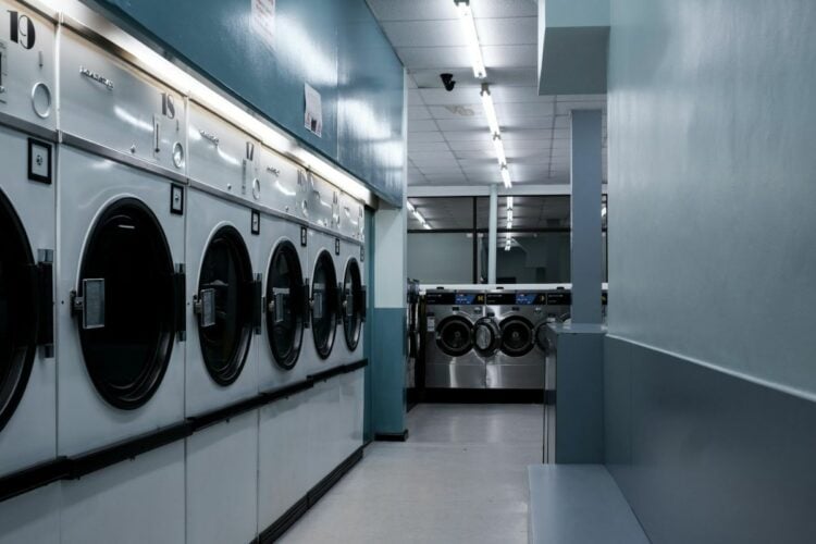 7 Kelicikan yang Dilakukan Oknum Laundry Nakal, Pelanggan Harus Waspada Mojok.co