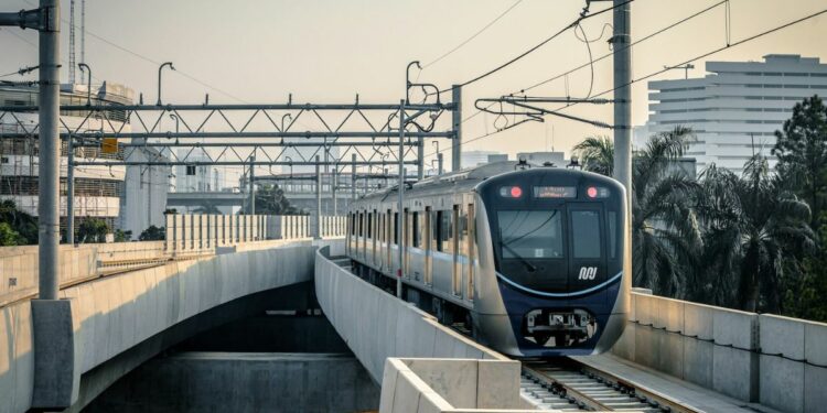 Alasan Saya Malas Naik MRT yang Dibangga-banggakan Orang Jakarta Mojok.co