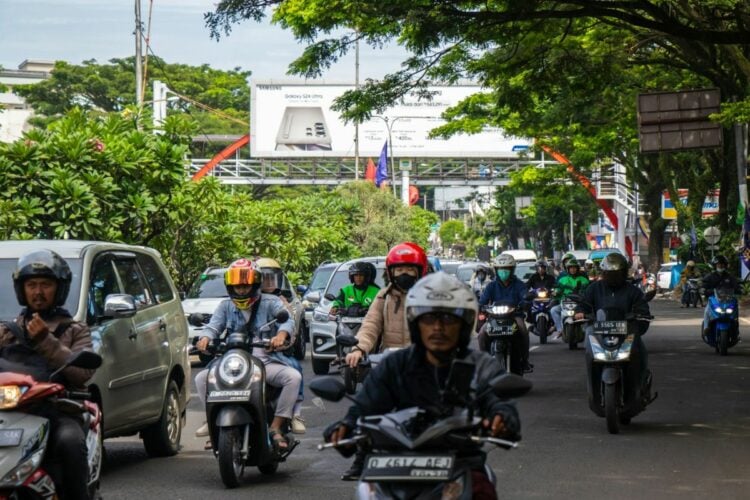 Pertigaan Cidadap Setiabudi, Saksi Betapa Nggak Tertib Pengendara di Kota Bandung Mojok.co
