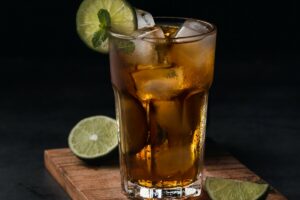 Cara Licik Oknum Pedagang Es Teh Jumbo untuk Meraup Keuntungan Maksimal dari Polosnya Pembeli