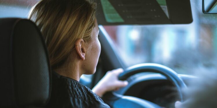 3 Mobil yang Nggak Cocok buat Perempuan, Mending Dihindari daripada Makan Ati