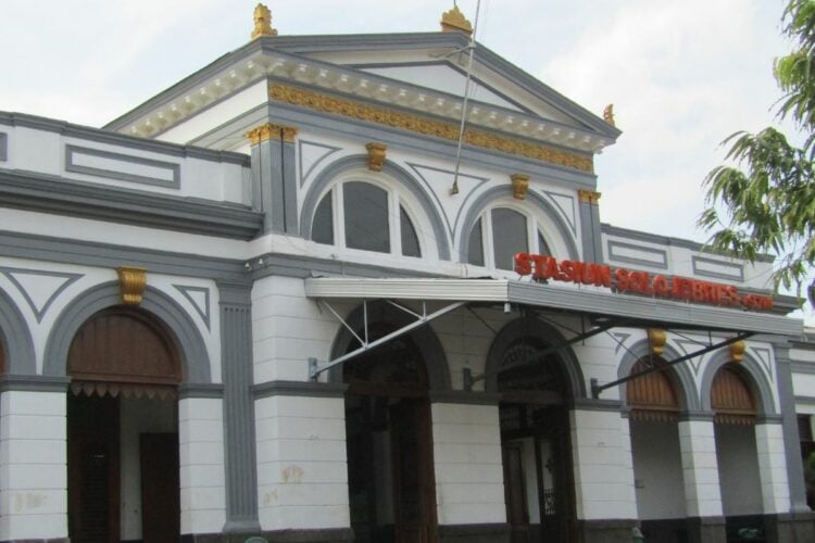 Stasiun Terbaik di Solo Bukan Stasiun Solo Balapan, melainkan Stasiun Solo Jebres karena Lebih Nyaman dan Nggak Ruwet