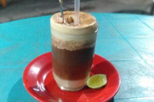 Pengalaman Mencicipi Teh Talua Malimpah, Minuman Khas Bukittinggi yang Dituding Biang Keladi Diabetes