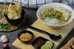 3 Kenakalan Pedagang Soto Ayam yang Nggak Diketahui Pembeli. Salah Satunya Bisa Bikin Ayam Awet sampai 2 Minggu
