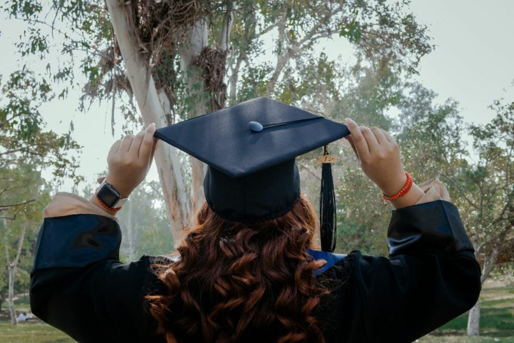 Kuliah dengan Beasiswa Tetap Butuh Biaya Besar, Nggak Bisa Nol Rupiah