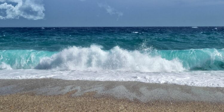 Pantai Tirang Semarang, Pantai Overrated yang di dalamnya Serba Bayar, padahal Fasilitasnya Medioker!