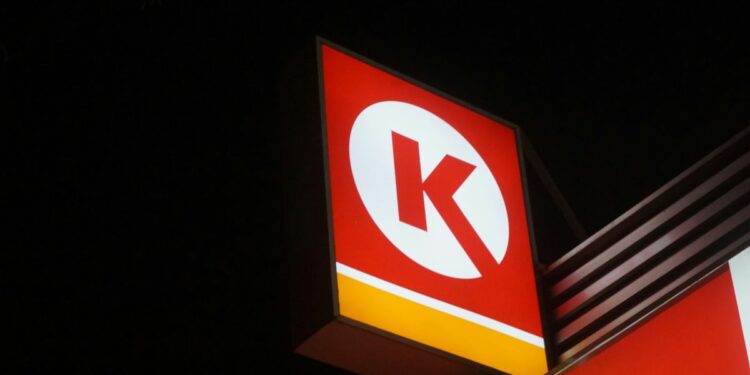 Circle K Lempuyangan, Tempat Ngedate Underrated di Jogja, Bisa Deep Talk Tanpa Bikin Dompet Boncos! warung madura