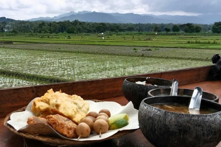 Warung Soto Red Flag yang Sebaiknya Dihindari Pembeli Mojok.co