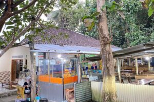 Warjok, Warung Makan Dekat Kuburan yang Selalu Ramai Mahasiswa Untidar Magelang
