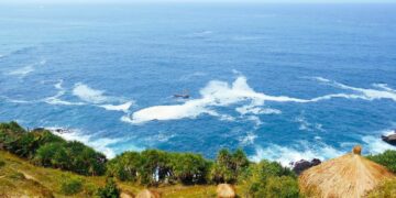 Pantai Menganti, Pantai yang Melawan Kodrat dan Tampil Beda dari Pantai Lain di Kebumen