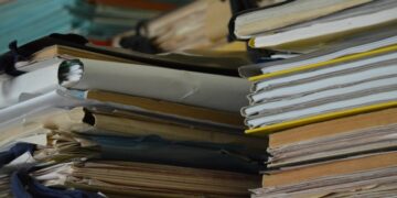 Petugas TU, Tugasnya Begitu Penting, tapi Kadang Bertingkah seperti Orang (Sok) Penting