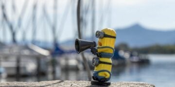 Menerka Alasan Toko Hape Pinggir Jalan Selalu Heboh dan Full Energy Saat Promosi